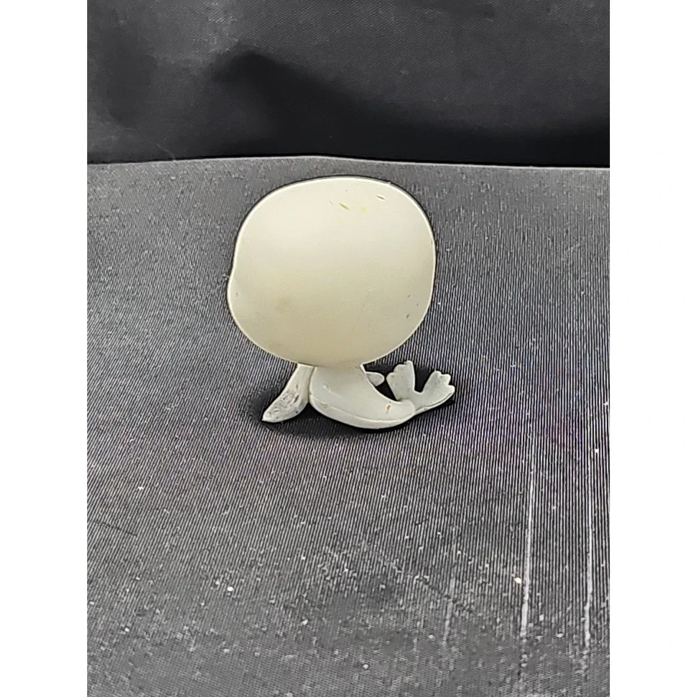 Hasbro Littlest Pet Shop #555 White Seal With Heart Eyes LPS Valentine